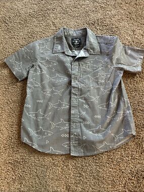 feathers Gray Short-Sleeve Shark Print Button-Down Shirt